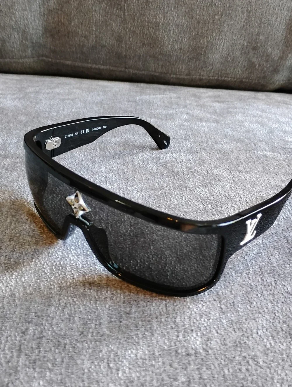 LOUIS VUITTON Cyclone Sport Mask Sunglasses 